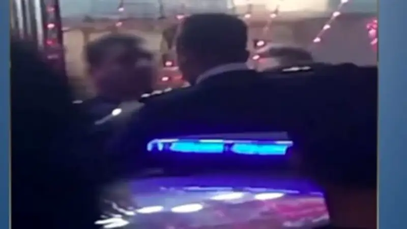 إيقاف ضابط وإحالته للتحقيق لتجاوزه مع مواطن بالقاهرة وضبط سائق دهس سيدة بالبحيرة