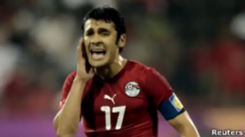 أحمد حسن يكشف عن قرار مالي مهم للاعبي الأهلي قبل مواجهة الترجي في دوري الأبطال