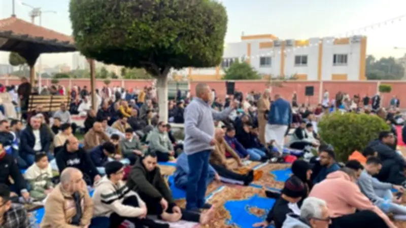 آلاف المصلين يملؤون ساحة مسجد بورفؤاد الكبير في صلاة عيد الفطر المبارك