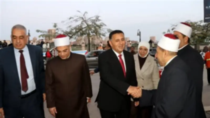 محافظ القليوبية يؤدي صلاة عيد الفطر بمسجد ناصر وسط أجواء احتفالية في بنها