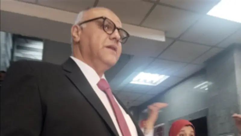 محافظ الإسكندرية يزور مستشفى الأنفوشي للأطفال بعد صلاة العيد ويشدد على الخدمات