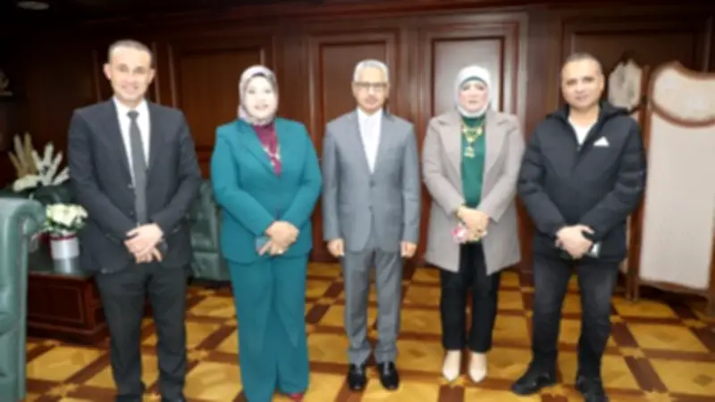 محافظ بني سويف يستقبل المهنئين بعيد الفطر في ديوان المحافظة