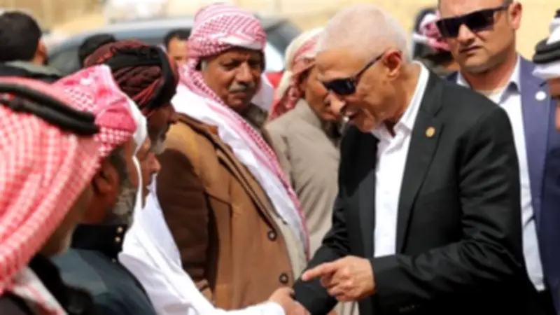 محافظ شمال سيناء يلتقي أهالي قرية ريسان عنيزة ويستمع لمطالبهم في لقاء ودي