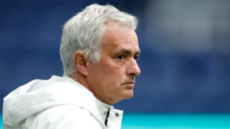 مورينيو يكشف: والدي منعني من مغادرة برشلونة مبكرًا لصالح مسيرتي التدريبية