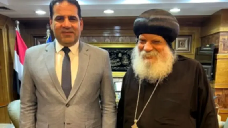 الأنبا مرقوريوس يهنئ قيادات سوهاج بعيد الفطر المبارك في زيارات رسمية