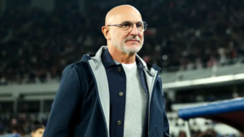 دي لا فوينتي: نحترم قرار بيتارش ونسعد بتمثيله لإسبانيا في المستقبل