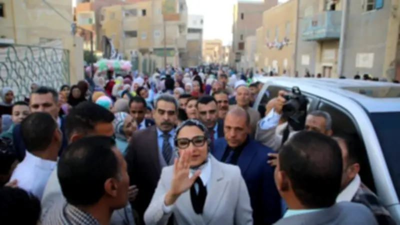 محافظ الوادي الجديد تؤدي صلاة العيد بالخارجة وقيادات تزور المستشفيات في الداخلة وبلاط