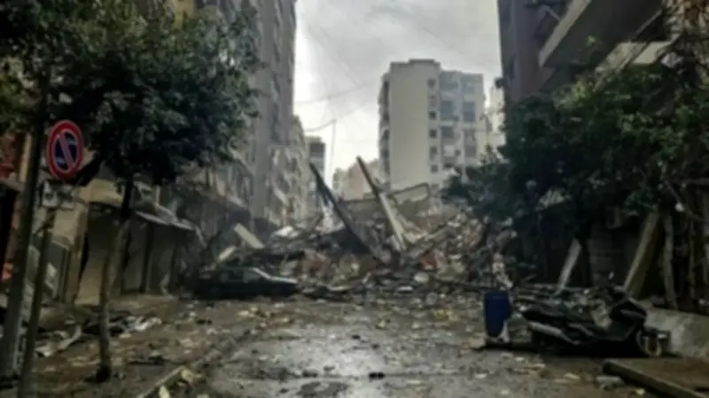 الجيش الإسرائيلي يعلن قتل أفراد من حزب الله في مواجهات جنوب لبنان ويشن غارات على بيروت