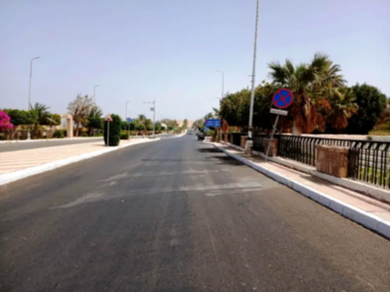 محافظ أسوان يشدد على استمرار جهود الوحدات المحلية في تعزيز النظافة العامة بالمناطق السكنية