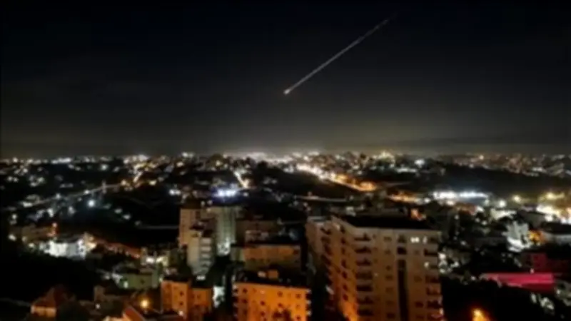 إيران تقصف خزانات وقود في مطار بن جوريون الإسرائيلي وتؤكد استمرار العمليات