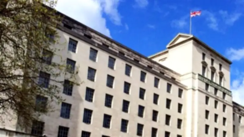 وزارة الدفاع البريطانية تحذر من هجمات إيران المتهورة وتهديدها لمضيق هرمز