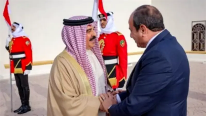 السيسي وملك البحرين يبحثان الاعتداءات الإيرانية وتداعياتها على أمن المنطقة