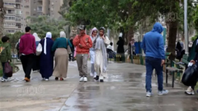 أجواء شتوية غائمة تهيمن على القاهرة الكبرى مع هطول أمطار متفرقة