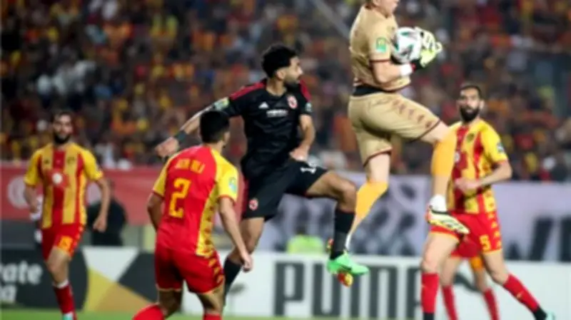 أمير هشام يثير الجدل بتوقعات مباراة الأهلي والترجي في دوري أبطال أفريقيا