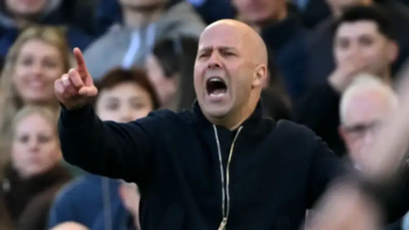 اعتراف مرير.. هل فقد سلوت الثقة في التأهل لدوري الأبطال بعد هزيمة ليفربول؟