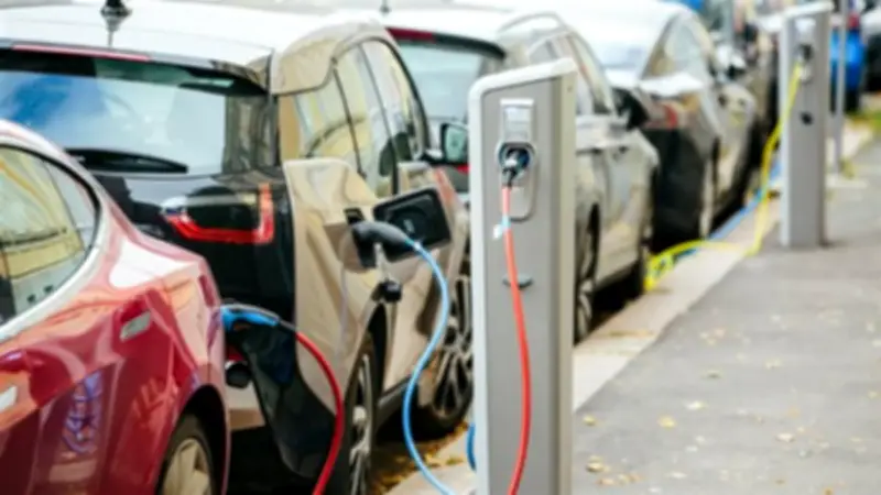 تحديات تشغيل السيارات الكهربائية في الشتاء مقارنة بسيارات البنزين