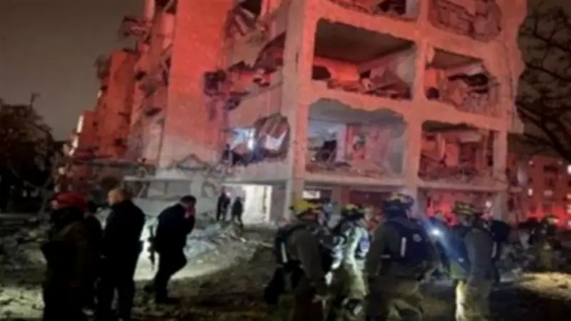 جيش الاحتلال الإسرائيلي يجري تقييماً أمنياً بعد سقوط صواريخ على ديمونة