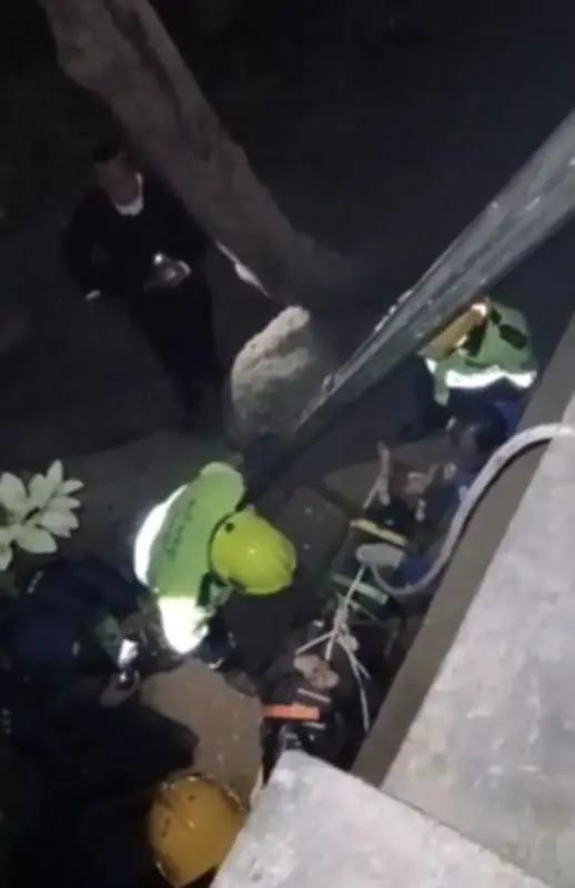 الحماية المدنية تنقذ شخصًا من سقوط محتمل من أعلى سور كورنيش الإسماعيلية