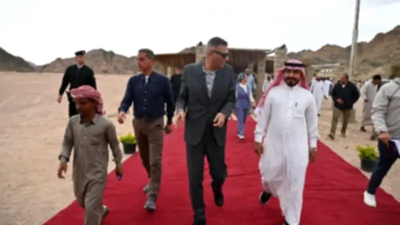 محافظ جنوب سيناء يزور وادي خريزة بشرم الشيخ ويستجيب لمطالب الأهالي