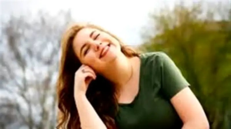 تفسير حلم الضحك في المنام: دلالات إيجابية وسلبية وأوقات سعيدة قادمة