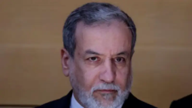 عراقجي يحذر من تسرب إشعاعي كبير حال استهداف محطة بوشهر النووية