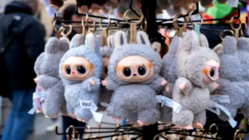 بعد سحب ربع مليون دمية.. تحذيرات عاجلة من ألعاب "لابوبو" المزيفة بسبب مخاطر صحية خطيرة