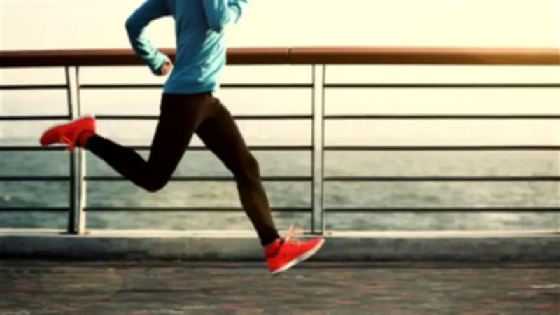 تفسير حلم الجري في المنام: دلالات الخوف والنجاح والضغوط اليومية