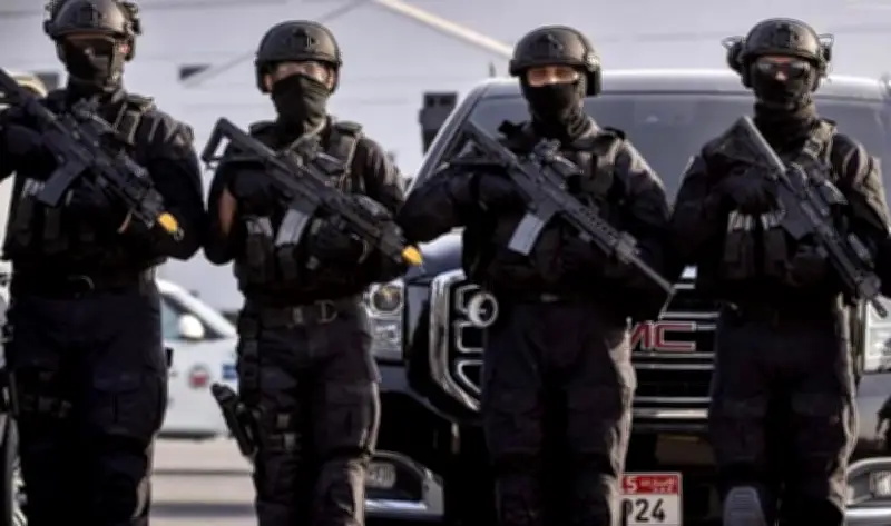 إصابة شخص جراء سقوط شظايا بعد اعتراض صاروخ باليستي في أبوظبي