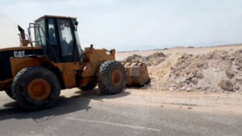 حي جنوب الغردقة يرفع أطنان مخلفات البناء ويعيد فتح طريق الروضة أمام الحركة