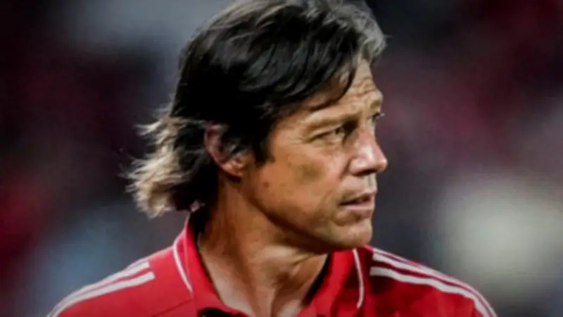 إشبيلية ينهي عقد مدربه الأرجنتيني ماتياس ألميدا رسمياً بعد تدهور النتائج في الليجا