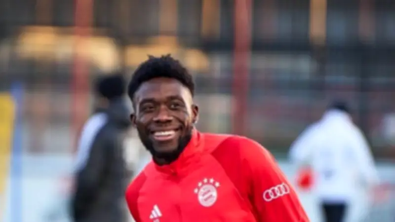 بايرن ميونيخ يفكر في بيع ألفونسو ديفيز مع اهتمام مانشستر يونايتد بالتعاقد معه