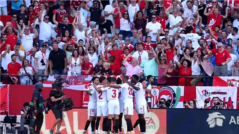 إشبيلية ينهي عقد مدربه الأرجنتيني ماتياس ألميدا رسمياً بعد سلسلة من النتائج المخيبة