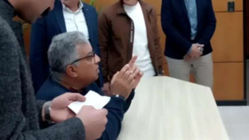 محافظ الدقهلية يتفقد نظافة شوارع المنصورة ويراقب الحركة المرورية عبر الشبكة الوطنية