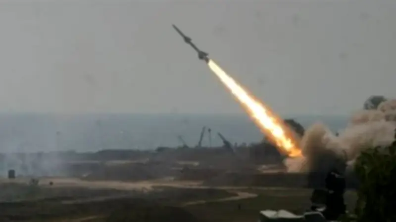 إصابات في الوجه والأطراف.. حزب الله يقصف شمال إسرائيل بالصواريخ ويعلن وزير إسرائيلي عن نوايا توسعية