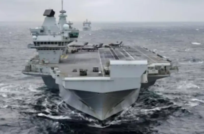 حاملة الطائرات البريطانية إتش إم إس إتش إم إس تصل شرق المتوسط في مهمة عاجلة