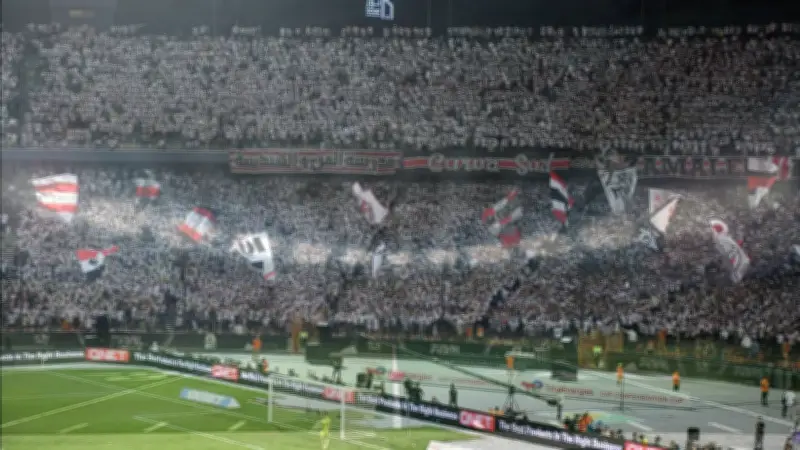 مدحت العدل يصف جمهور الزمالك بـ"العظيم" بعد التأهل التاريخي لنصف نهائي الكونفدرالية