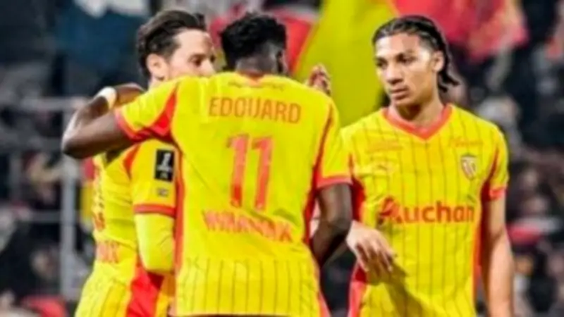 لانس يرفض تعديل موعد مباراة باريس سان جيرمان ويحذر من تهديد نزاهة المنافسة