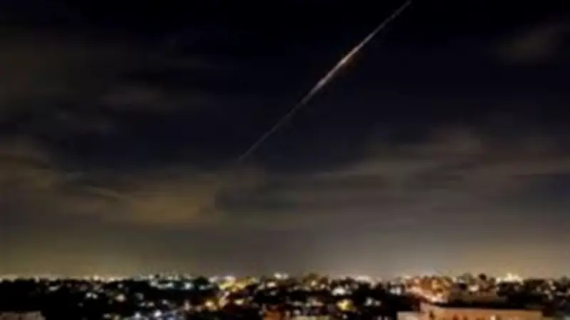وسائل إعلام إسرائيلية: إطلاق صواريخ إيرانية على جنوب إسرائيل وتفعيل صفارات الإنذار