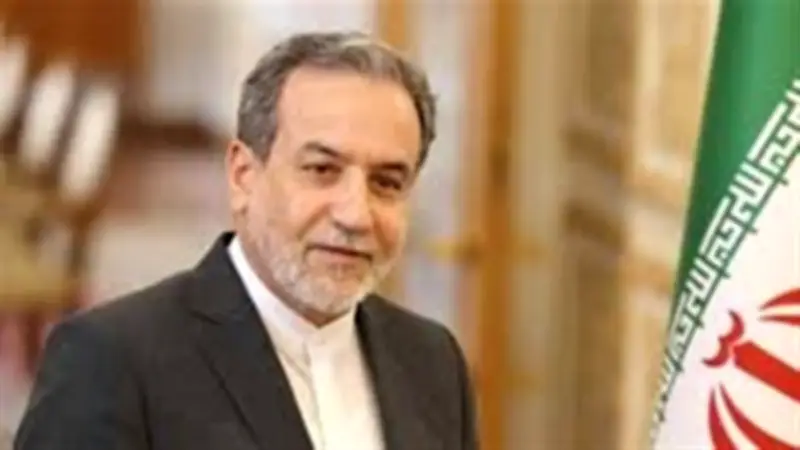 وزير الخارجية الإيراني يؤكد ضرورة مواصلة المشاورات مع مصر وسط تطورات دبلوماسية