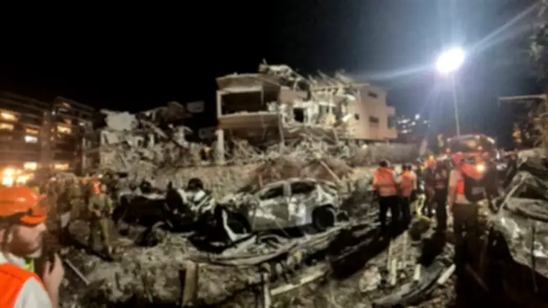 إعلام عبري: إغلاق طريق رئيسي بين تل أبيب والشمال بعد الضربة الصاروخية الإيرانية