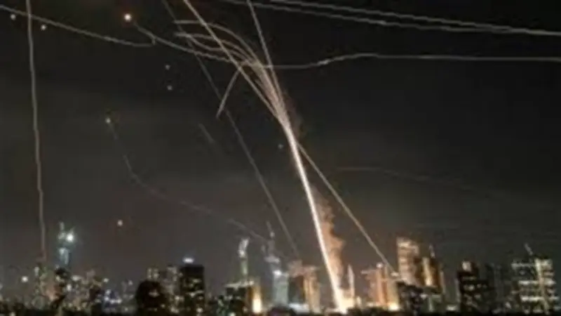 إسرائيل تعلن رصد موجة صواريخ إيرانية جديدة وتنشيط أنظمة الدفاع الجوي