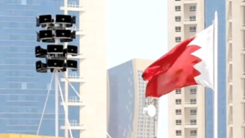 البحرين تعلن إخماد حريق في منشأة شركة بسبب هجمات إيرانية وتطلق صافرات الإنذار