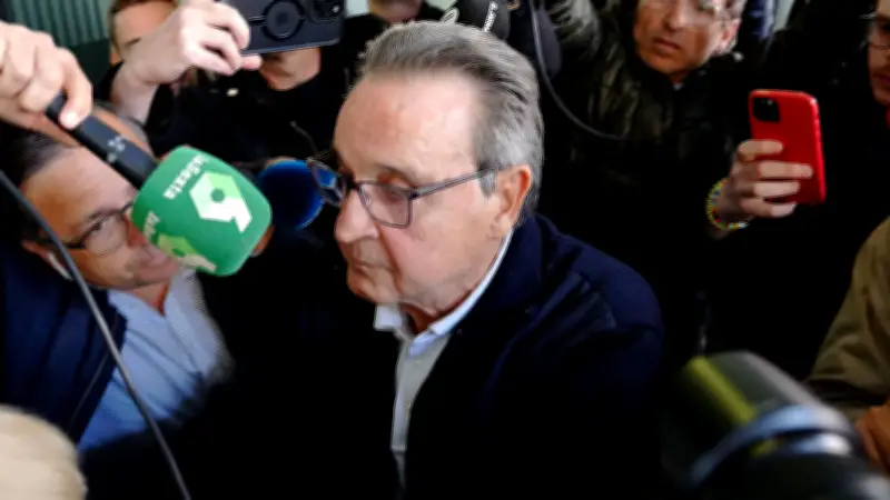 نيجريرا يخضع لفحص طبي جديد في قضية برشلونة.. ويرد بكلمتين فقط