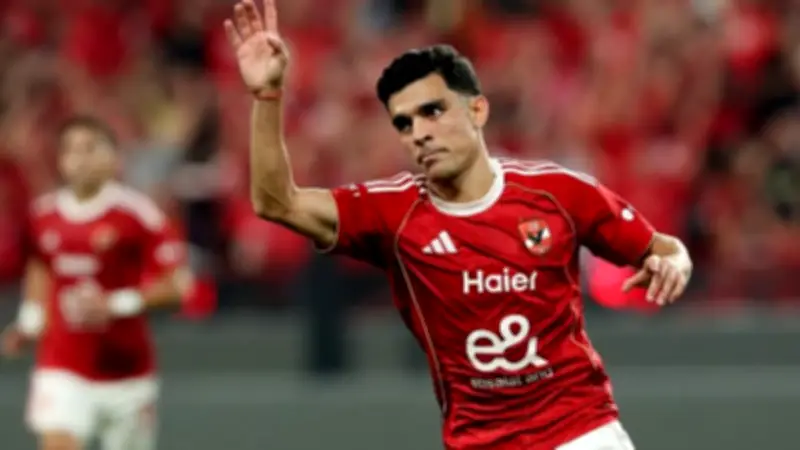 أشرف بن شرقي يعلق بعد حذف اسم الأهلي من إنستجرام في ظل أزمة الفريق