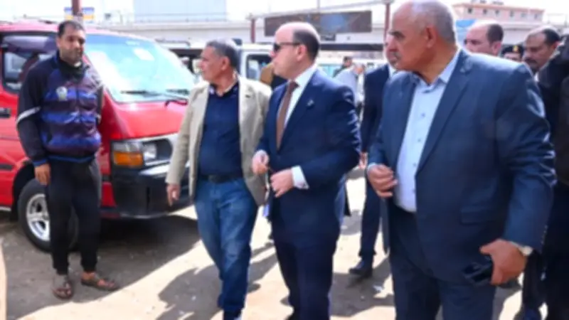 محافظ الغربية يتفقد موقف سمنود لضبط حركة النقل والالتزام بالتعريفة بعد عيد الفطر