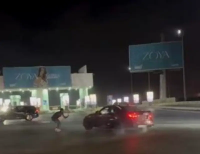 ضبط قائد سيارة لقيامه بحركات استعراضية خطيرة بالجيزة