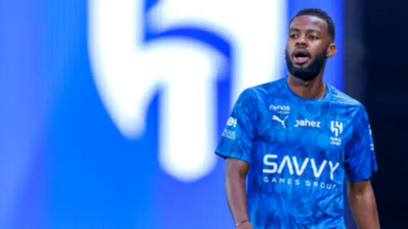 الهلال يعلن مدة غياب حسان تمبكتي بعد إصابة عضلية في المنتخب السعودي