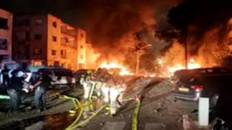 خبير عسكري: تصعيد صاروخي إيراني مكثف يشل الحياة في تل أبيب ويستهدف مواقع حيوية