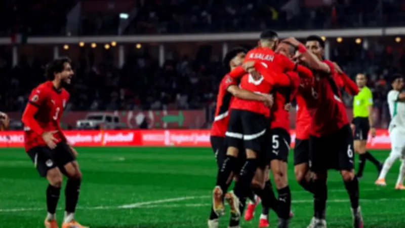 وزير الرياضة ورئيس اتحاد الكرة يرافقان بعثة منتخب مصر في جولتها الخارجية لدعم الاستعدادات