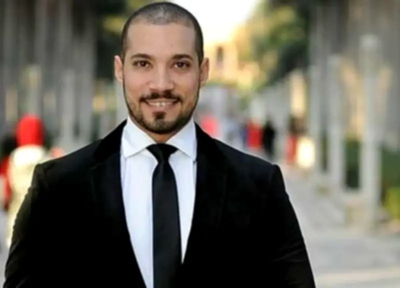 عبد الله رشدي يهنئ المتهم البريء في قضية فتاة الأتوبيس: "مبروك البراءة يا بطل"